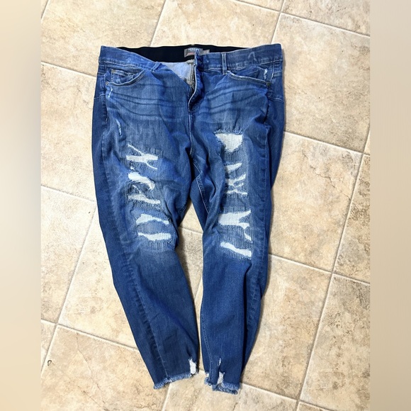 Torrid 22 R distressed skinny jeans - Picture 1 of 5